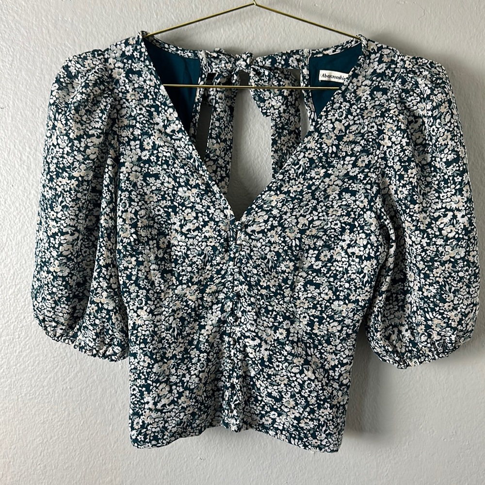 Abercrombie & Fitch Puff Sleeve Floral Top